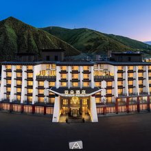 康定新都桥318国道亚朵酒店