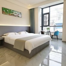 景洪金港湾酒店(告庄星光夜市店)