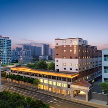 上海静安西藏北路地铁站亚朵酒店