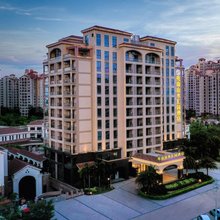 琼海兆南山水汇园酒店(海桂学校富达美广场店)