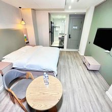 仁怀乾居智选酒店