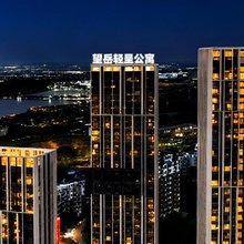 望岳轻呈酒店(冰雪大世界2号线世茂大道地铁站店)