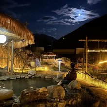卓玛石头温泉民宿