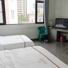 云波艺泉民宿(弥勒湖泉生态园店)