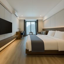 腾鹏大酒店(海南省博物馆工商学院店)