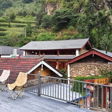 虎跳峡倚山小院民宿