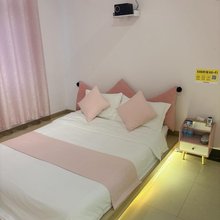 武汉一只小毛球民宿(湖北美术学院武汉纺织大学外经贸学院店)