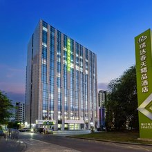 瑞达春天精品酒店(天津卫国道靖江路地铁站店)