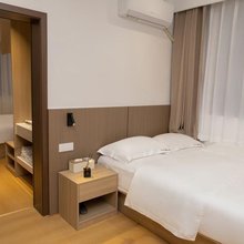 十二棠民宿酒店(龙门高铁站宝龙广场店)