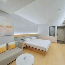 曲靖锦晔精品酒店(花柯夜市店)