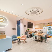 慢悠悠青年旅舍(南京南站双龙大道地铁站店)