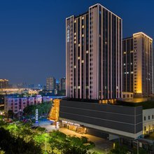 佛山千灯湖怡海港亚朵酒店