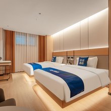 轻住酒店(黄岛金沙滩井冈山路地铁站店)