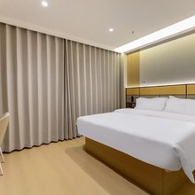 两庆酒店(牙克石火车站店)