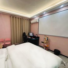 云闪电竞酒店