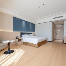 艺龙安云酒店(阜阳临泉县政务服务中心店)