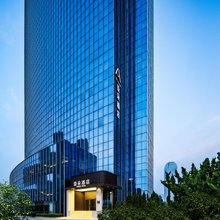 大连星海广场会展中心地铁站亚朵酒店