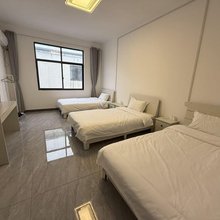 宜湾民宿(开封万岁山武侠城店)