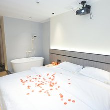 共青美悦·欢影酒店(南昌大学店)
