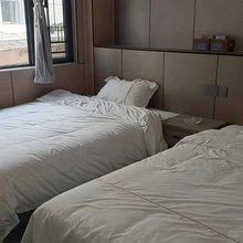 星期八温泉民宿(汤泉东路分店)
