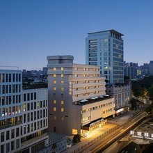杭州河坊街解放路亚朵酒店