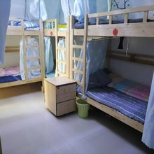 阳光兄弟纯男生青年旅舍(观音桥步行街店)