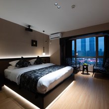 RoseJaune暮野高空·法式酒店(贵阳花果园购物中心店)