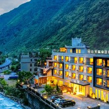 理县山果温泉民宿(理小路毕棚沟景区店)