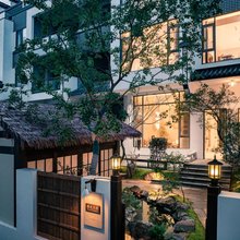 喜见XIJIAN·心栖婺源设计师美宿(婺源县中心弦高西湖凼街区店)
