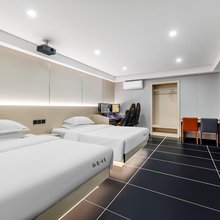 栖遇电竞酒店(保定东站河北大学店)