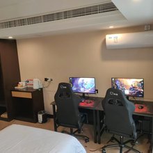 竞族电竞民宿(泸州高铁站西南商贸城店)