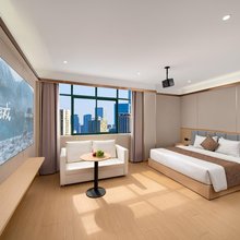 久鼎久酒店(江夏体育馆纸坊大街地铁站店)
