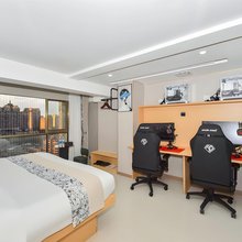 拾光电竞民宿(小河缤纷广场店)