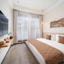 栖隅·Luxurious·仙境美景·阳台街景美宿(缙云仙都景区鼎湖峰店)