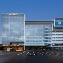 深圳坪山站六和城亚朵酒店