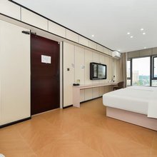 轻居智能民宿(贵阳北站龙湖天曜店)