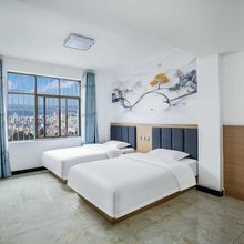 楚雄东来酒店 (滇中大商汇楚雄州车管所店)