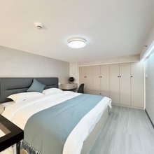 五月花S·高空loft设计民宿(红谷滩万象城摩天轮店)