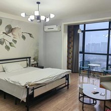鸿运居民宿(总部新城店)