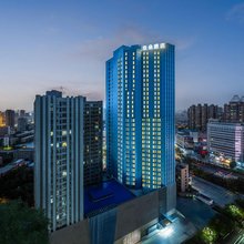 库尔勒人民广场天鹅湖景区亚朵酒店
