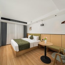 可乐美宿(上海虹桥枢纽盈港东路店)