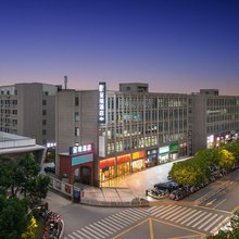呈境LIFE HOTEL(上海浦江镇沈杜公路地铁站店)