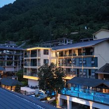 远景悬浮丨雪山温泉·山野疗愈设计师美宿(海螺沟冰川森林公园店)