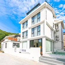 朱家尖林厘·居里泳池民宿(普陀山机场蜈蚣峙码头店)