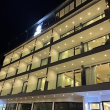 森吉尼达·洛河山舍(拖顶店)