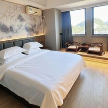 简·界民宿(柳州高铁站柳南万达店)