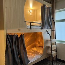 汐茉青旅(贵阳喷水池地铁站太平路网红街店)