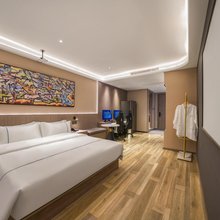 ReMAX热麦电竞酒店(宁波城隍庙天一广场店)