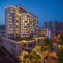 云南维居金鹰大酒店(昆明火车站双桥夜市风情街店)
