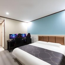 竞悦电竞民宿(临沂大学城汽车总站店)
